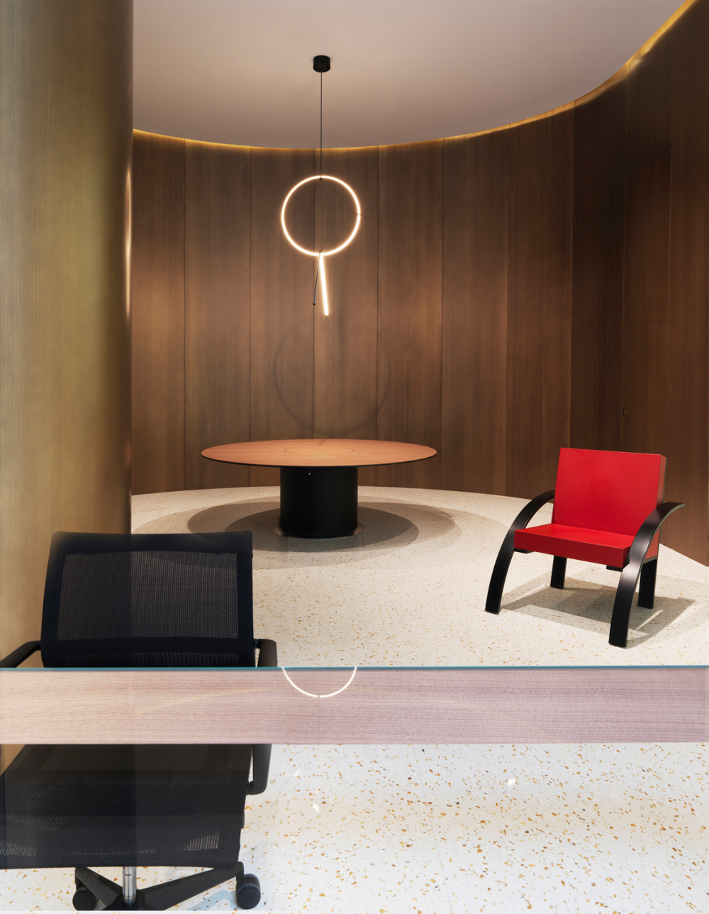 Parigi chair by Aldo Rossi and Element 02 by Foster+Partners 