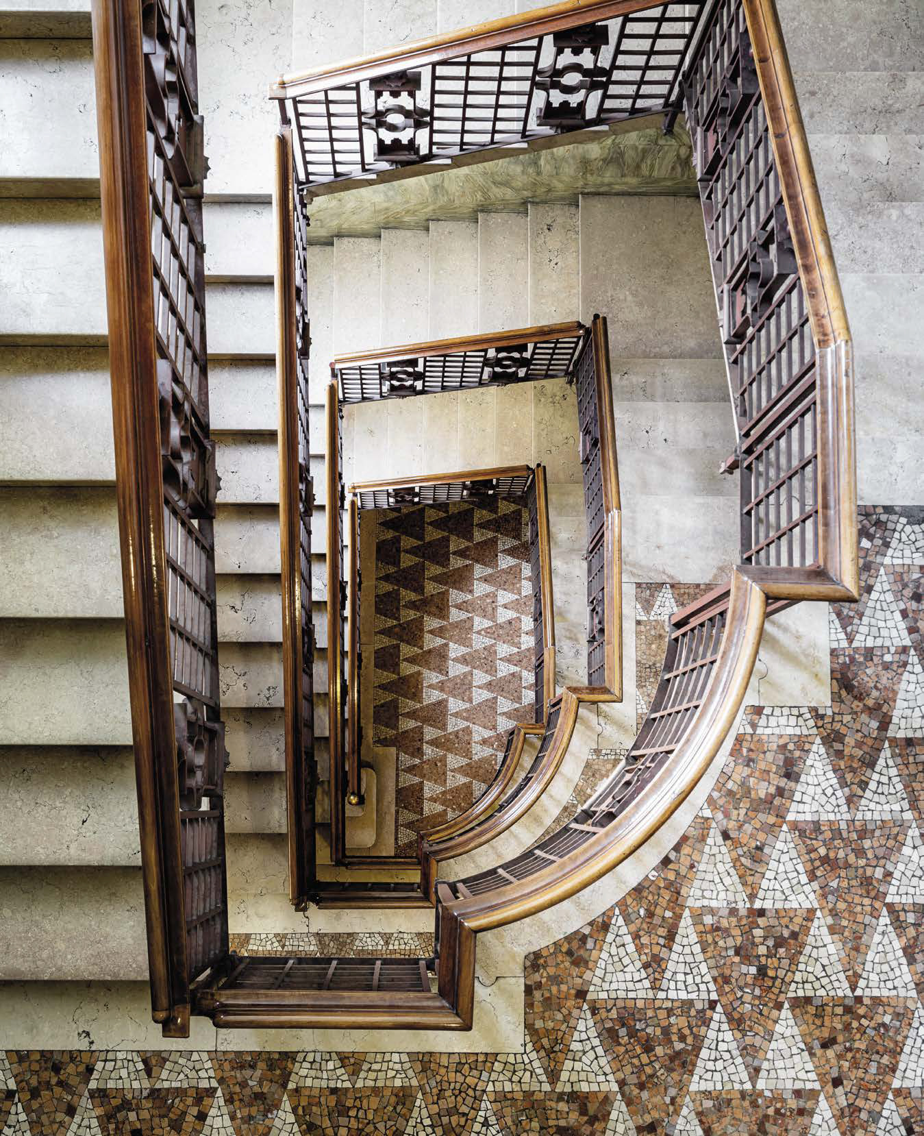 The geometric stairway in Piero Portaluppi’s Casa Boschi di Stefano ph. Lorenzo Pennati