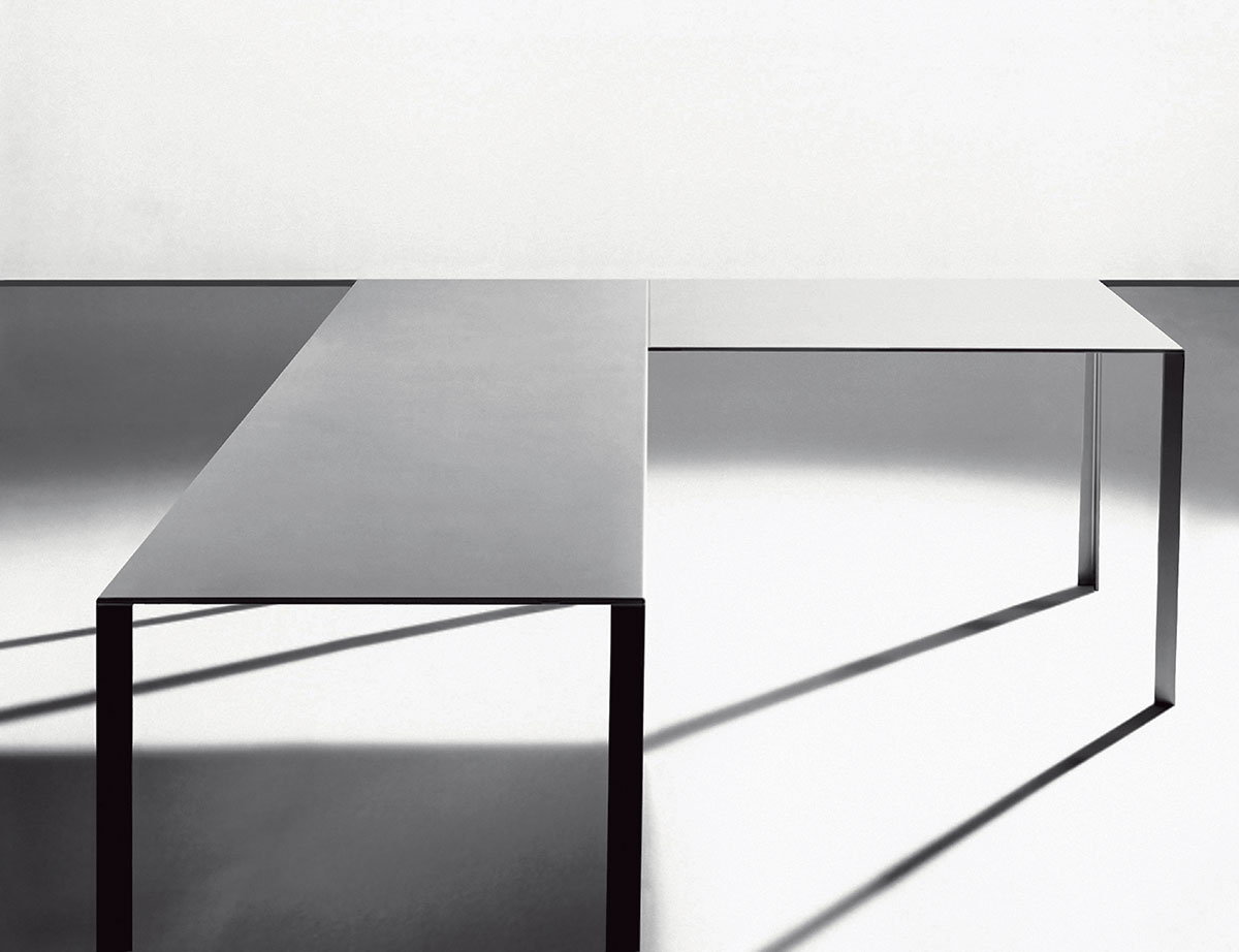 Jean Nouvel为巴黎的卡地亚当代艺术基金会设计的“Less”系列家具